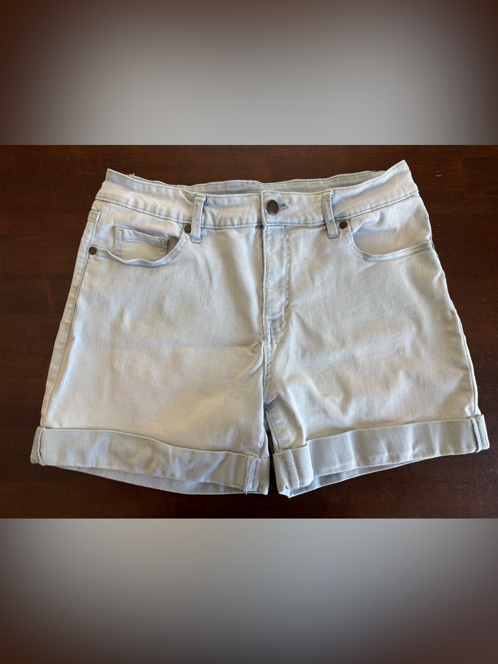Dip Shorts - Women’s Light Blue Wash Jeans Shorts. Size 10